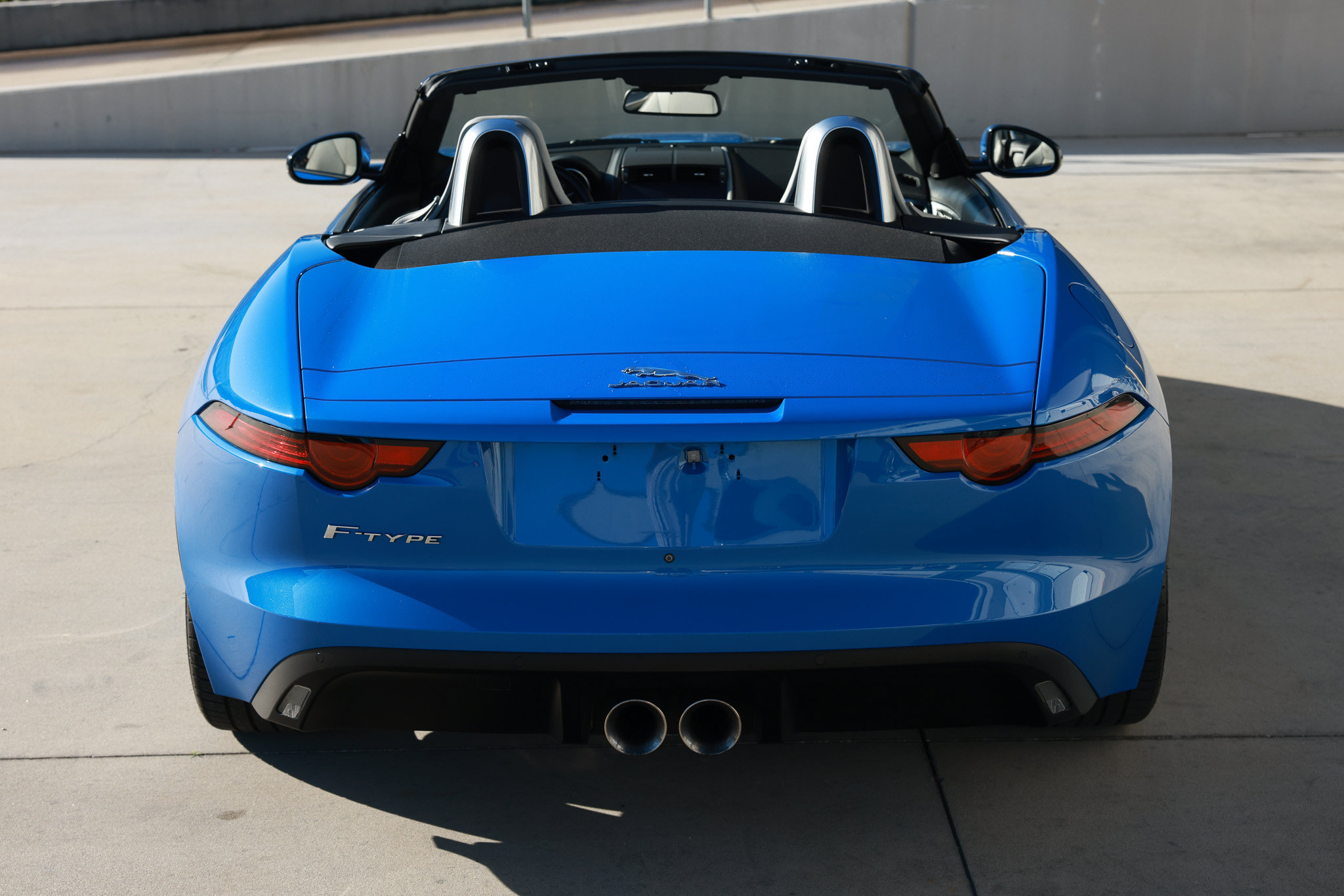 Used 2018 Jaguar F-TYPE Convertible RWD image 13