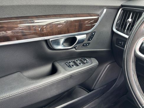 Used 2018 Volvo S90 T5 Momentum w/ Convenience Package FWD image 18