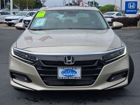 Used 2018 Honda Accord Touring image 2