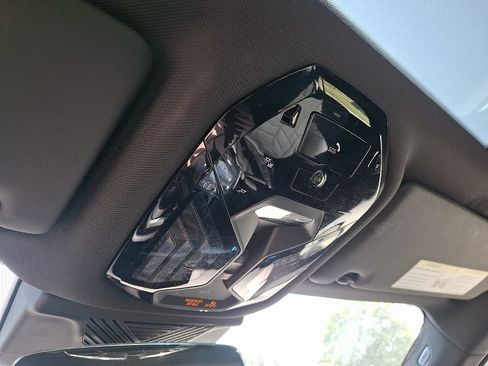 Used 2025 BMW i5 eDrive40i RWD image 26