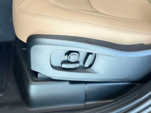 New 2026 Land Rover Defender 110 X-Dynamic SE image 15