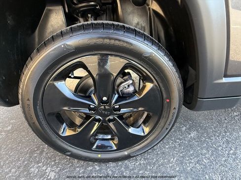 Used 2018 Jeep Compass Latitude AWD/4WD image 10