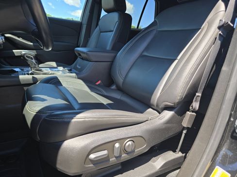 Used 2023 Chevrolet Traverse LT w/ LT Premium Package AWD/4WD image 22