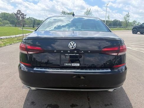 Used 2022 Volkswagen Passat 2.0T SE FWD image 8