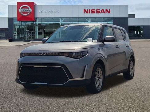 Used 2024 Kia Soul LX w/ Option Group 015 FWD image 3