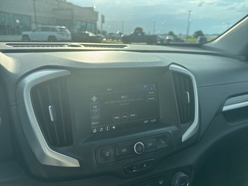 Used 2022 GMC Terrain SLE FWD image 17