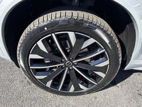 New 2026 Volvo XC90 B6 Plus w/ Protection Package Premier image 9