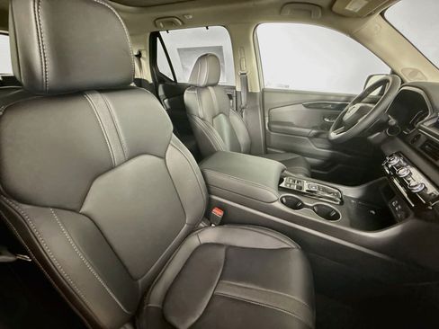 Certified 2025 Honda Pilot Touring image 38