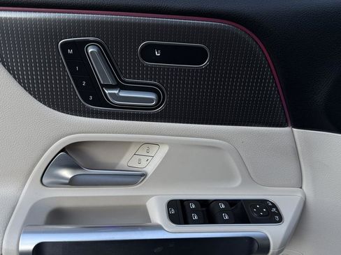 Used 2021 Mercedes-Benz GLB 250 4MATIC w/ Premium Package image 28