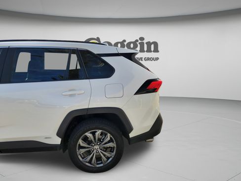 Used 2022 Toyota RAV4 XLE Premium AWD/4WD image 30