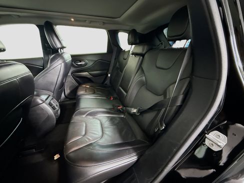 Used 2020 Jeep Cherokee Limited image 25