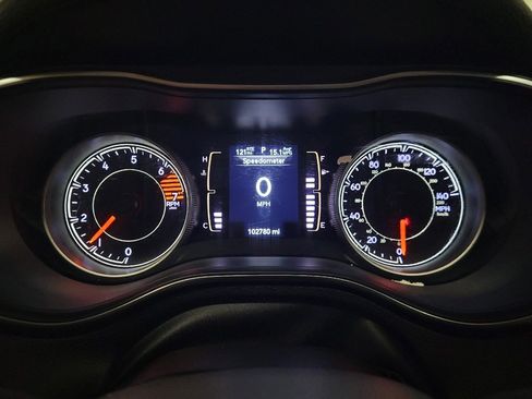 Used 2019 Jeep Cherokee Latitude Plus w/ Comfort/Convenience Group image 23