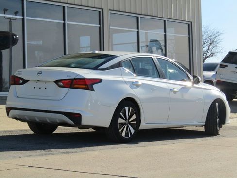 Used 2021 Nissan Altima 2.5 SV image 3