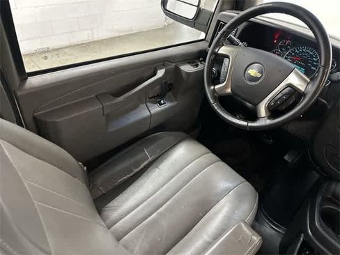 Used 2018 Chevrolet Express 2500 w/ Driver Convenience Package image 12