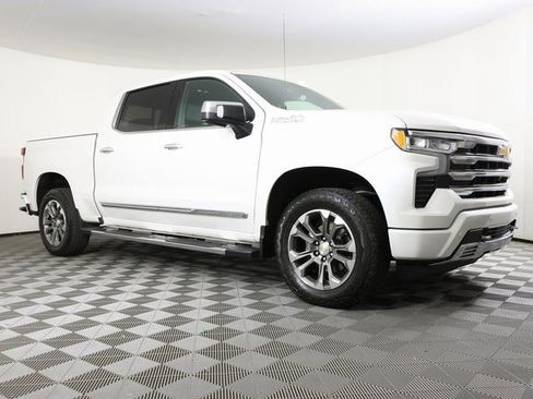 Used 2024 Chevrolet Silverado 1500 High Country w/ Technology Package image 3