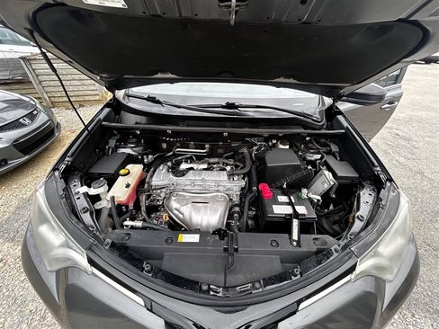 Used 2018 Toyota RAV4 LE FWD image 25