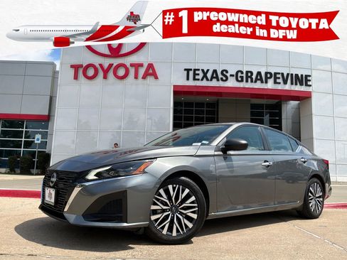 Used 2025 Nissan Altima 2.5 SV FWD image 1