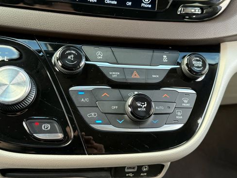 Used 2017 Chrysler Pacifica Touring Plus w/ Tire & Wheel Group image 20