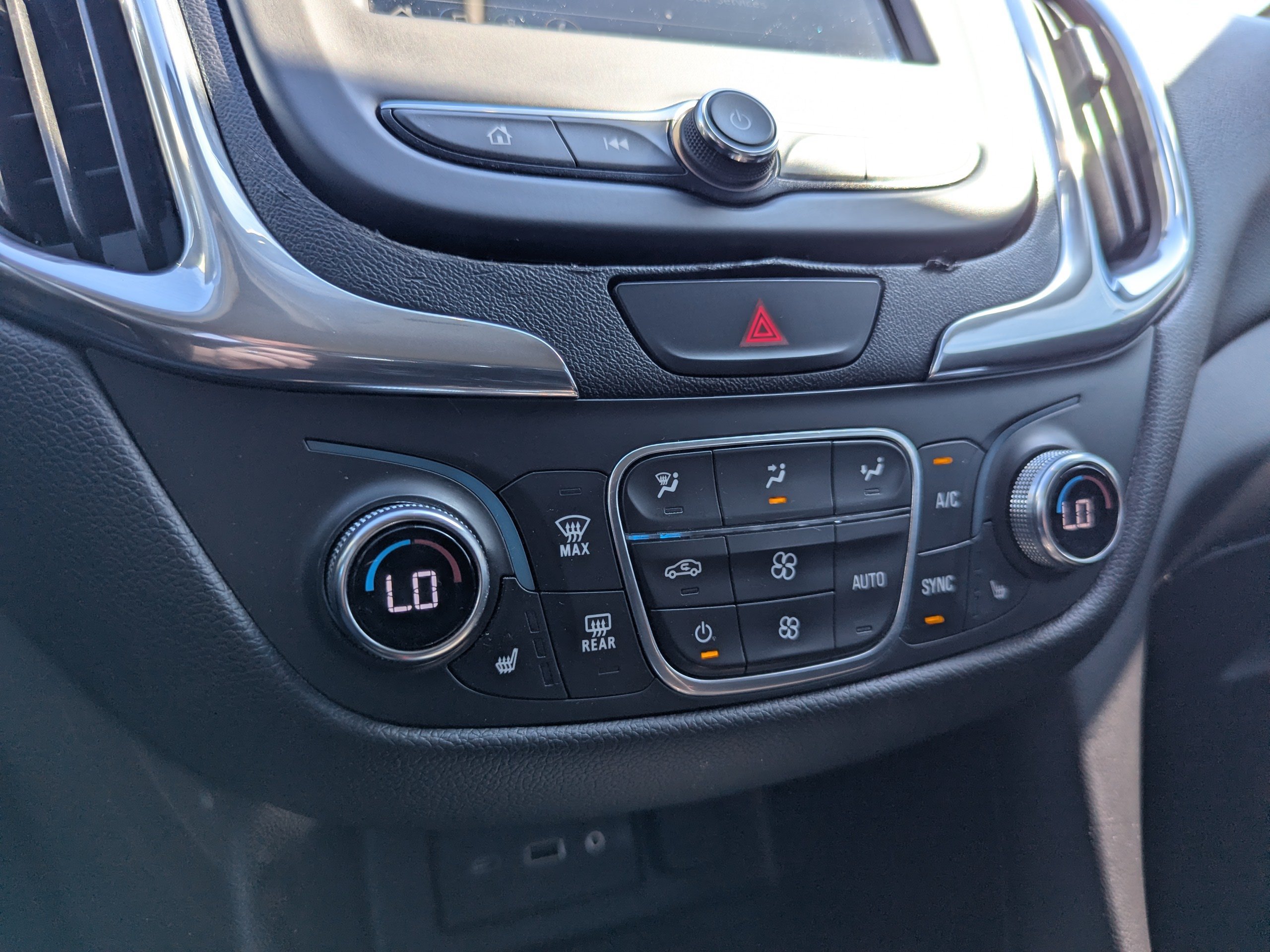 Used 2019 Chevrolet Equinox LT FWD image 23