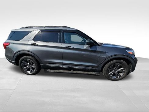 Used 2021 Ford Explorer XLT w/ Equipment Group 202A image 5