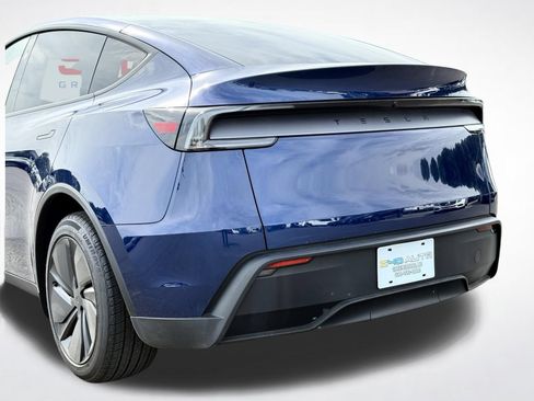 Used 2026 Tesla Model Y 2WD image 3
