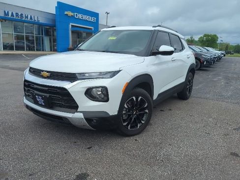 Used 2022 Chevrolet TrailBlazer LT w/ Convenience Package FWD image 3