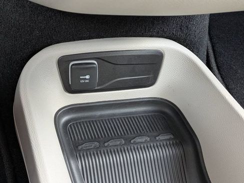 Used 2024 Chrysler Pacifica Limited FWD image 25