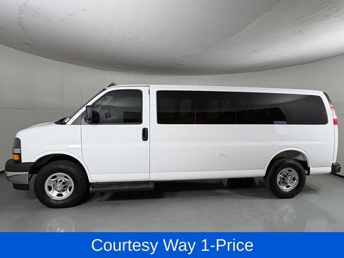 Used 2025 Chevrolet Express 3500 LT w/ LT Preferred Equipment Group RWD image 6