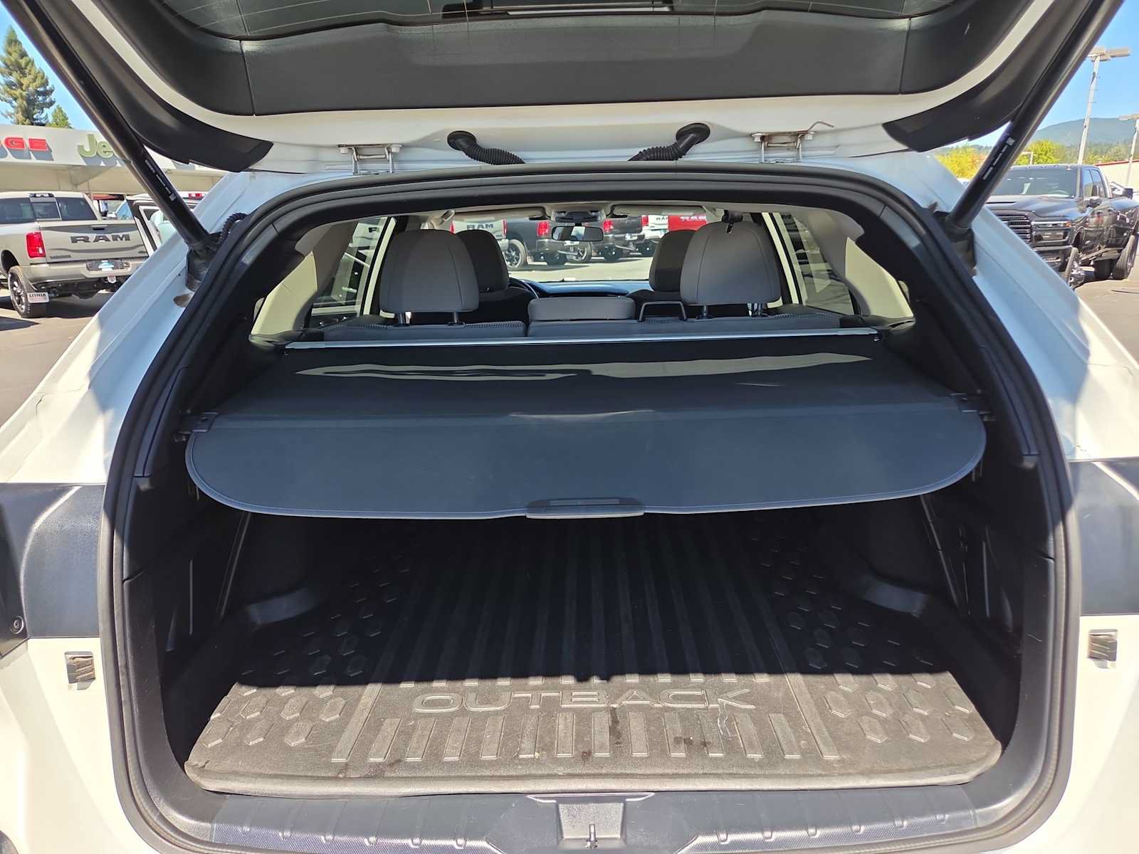 Used 2023 Subaru Outback Premium AWD/4WD image 27