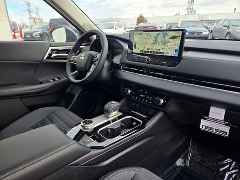 New 2026 Mitsubishi Outlander SE image 5