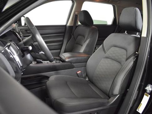 Certified 2024 Nissan Pathfinder SV w/ SV Premium Package AWD/4WD image 9