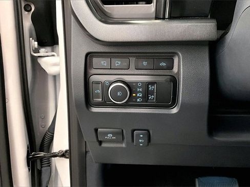 Used 2024 Ford F250 Platinum image 28