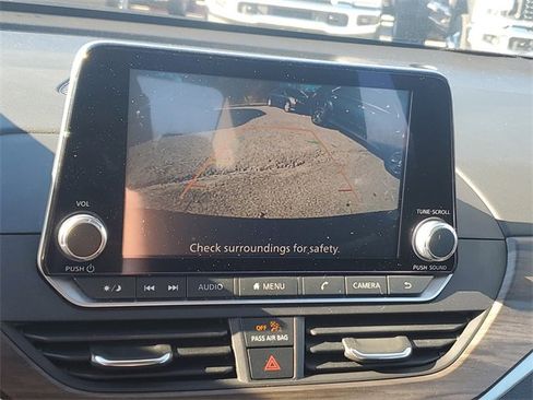 Used 2024 Nissan Altima 2.5 SV image 19