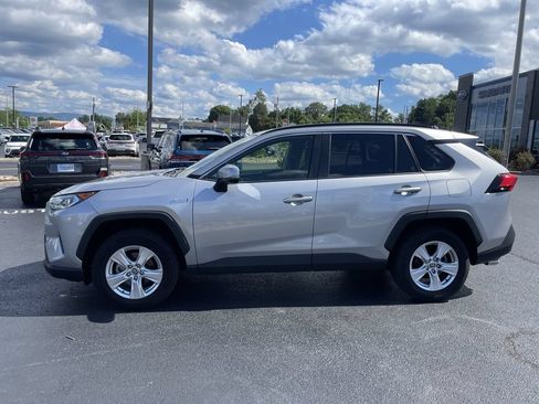 Used 2021 Toyota RAV4 XLE w/ Convenience Package AWD/4WD image 3