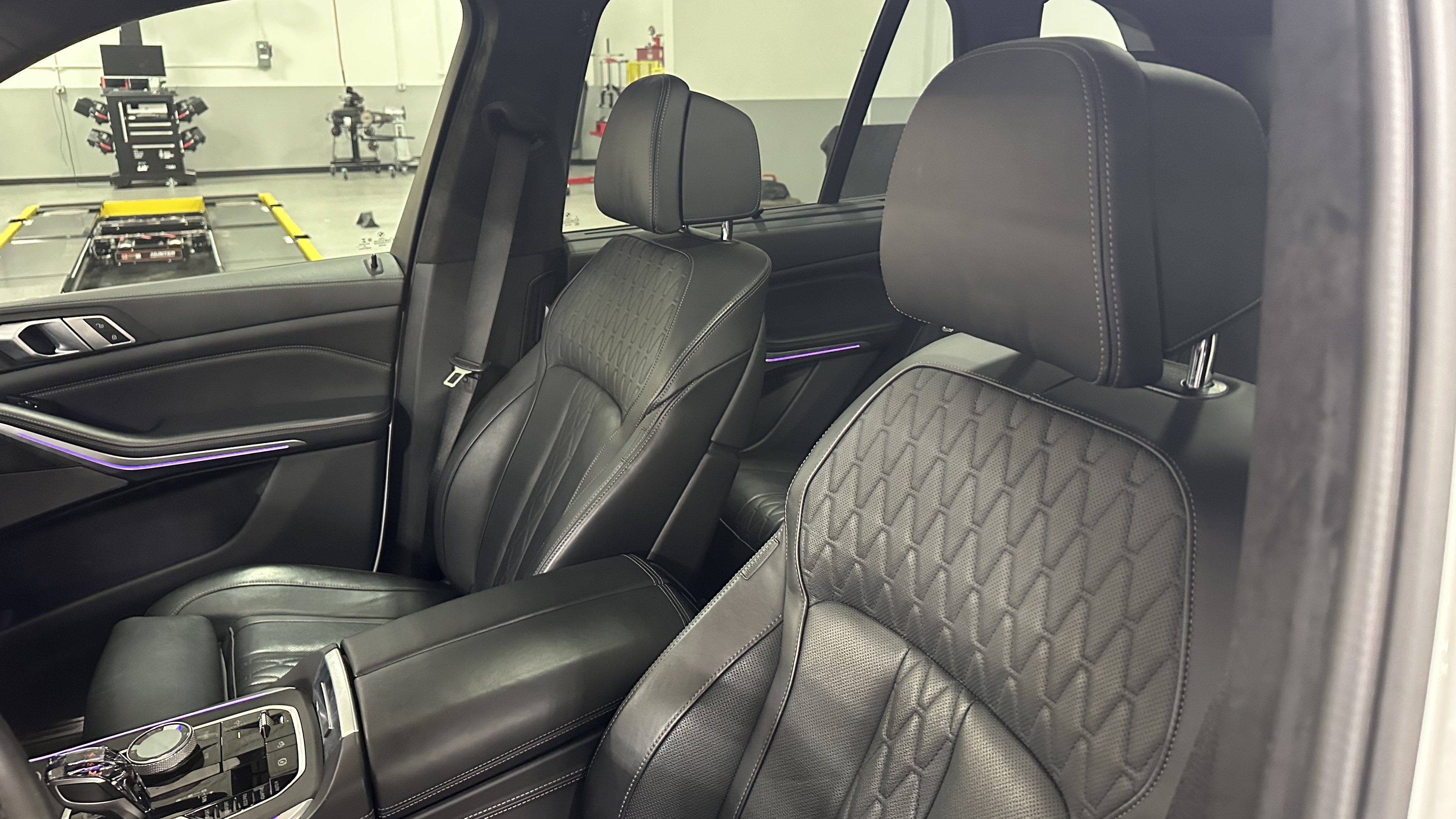 Used 2020 BMW X5 xDrive40i w/ M Sport Package AWD/4WD image 18
