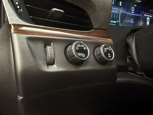 Used 2017 Cadillac Escalade ESV Luxury image 17
