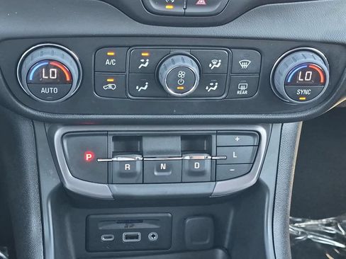 Used 2023 GMC Terrain AT4 AWD/4WD image 26