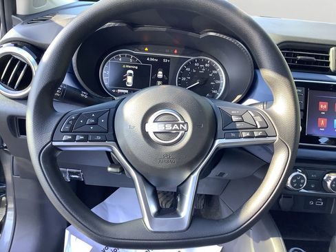 Used 2025 Nissan Versa SV w/ Trunk Package image 19