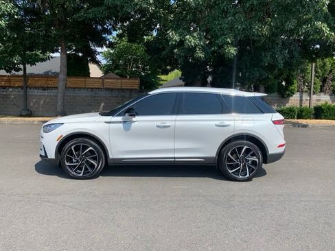 Used 2024 Lincoln Corsair Reserve w/ Equipment Group 201A AWD/4WD image 2