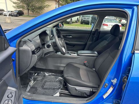 Used 2025 Nissan Sentra SV image 16