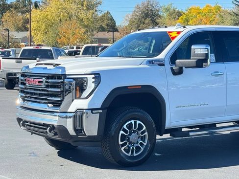 Used 2024 GMC Sierra 3500 SLT w/ SLT Convenience Package AWD/4WD image 11