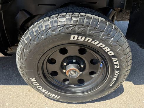 Used 2005 Chevrolet Avalanche Z71 w/ Preferred Equipment Group AWD/4WD image 10