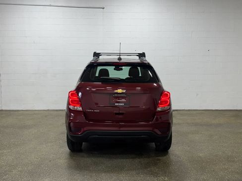Used 2017 Chevrolet Trax LT w/ Sun & Sound Package FWD image 4