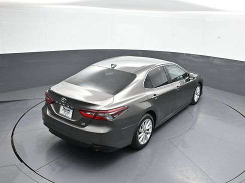 Used 2021 Toyota Camry LE AWD/4WD image 36