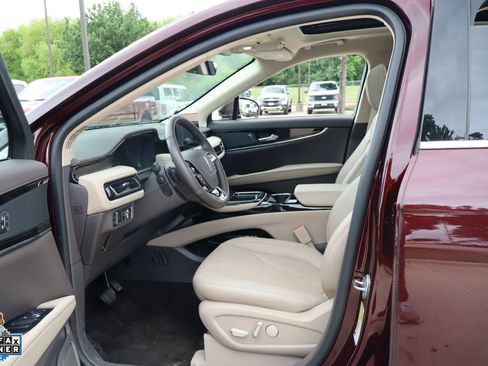 Used 2023 Lincoln Nautilus Reserve AWD/4WD image 25