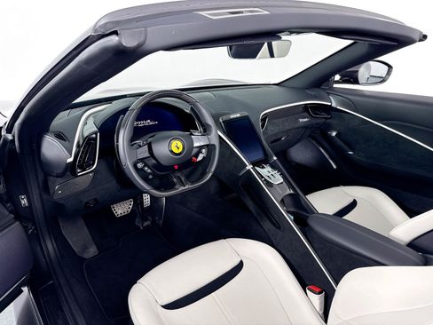 Used 2025 Ferrari Roma Spider RWD image 9