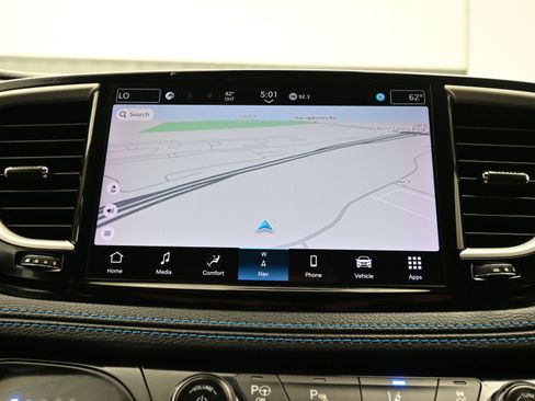 Used 2021 Chrysler Pacifica Touring-L FWD image 29