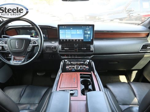 Used 2023 Lincoln Navigator Reserve AWD/4WD image 7