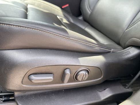 Used 2023 Chevrolet Traverse LT w/ LT Premium Package image 6