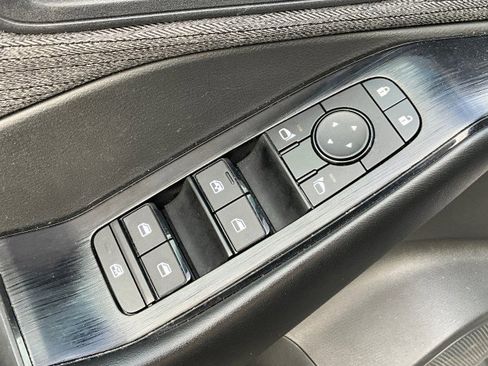 Used 2023 Nissan Rogue S image 22